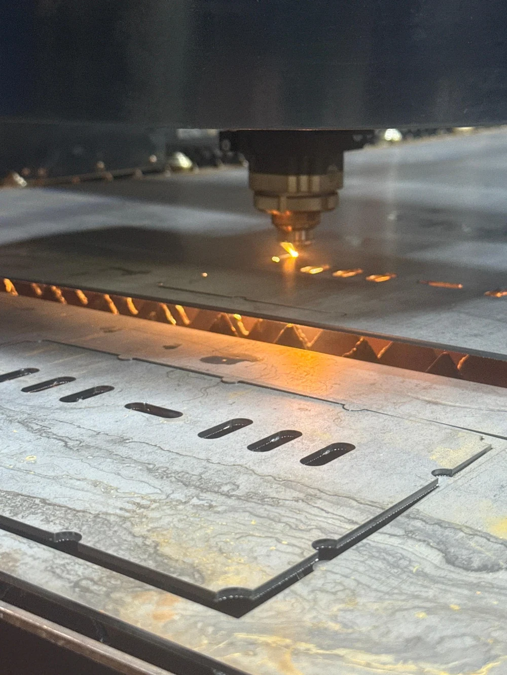 Профессиональные услуги изготовления изделий 
